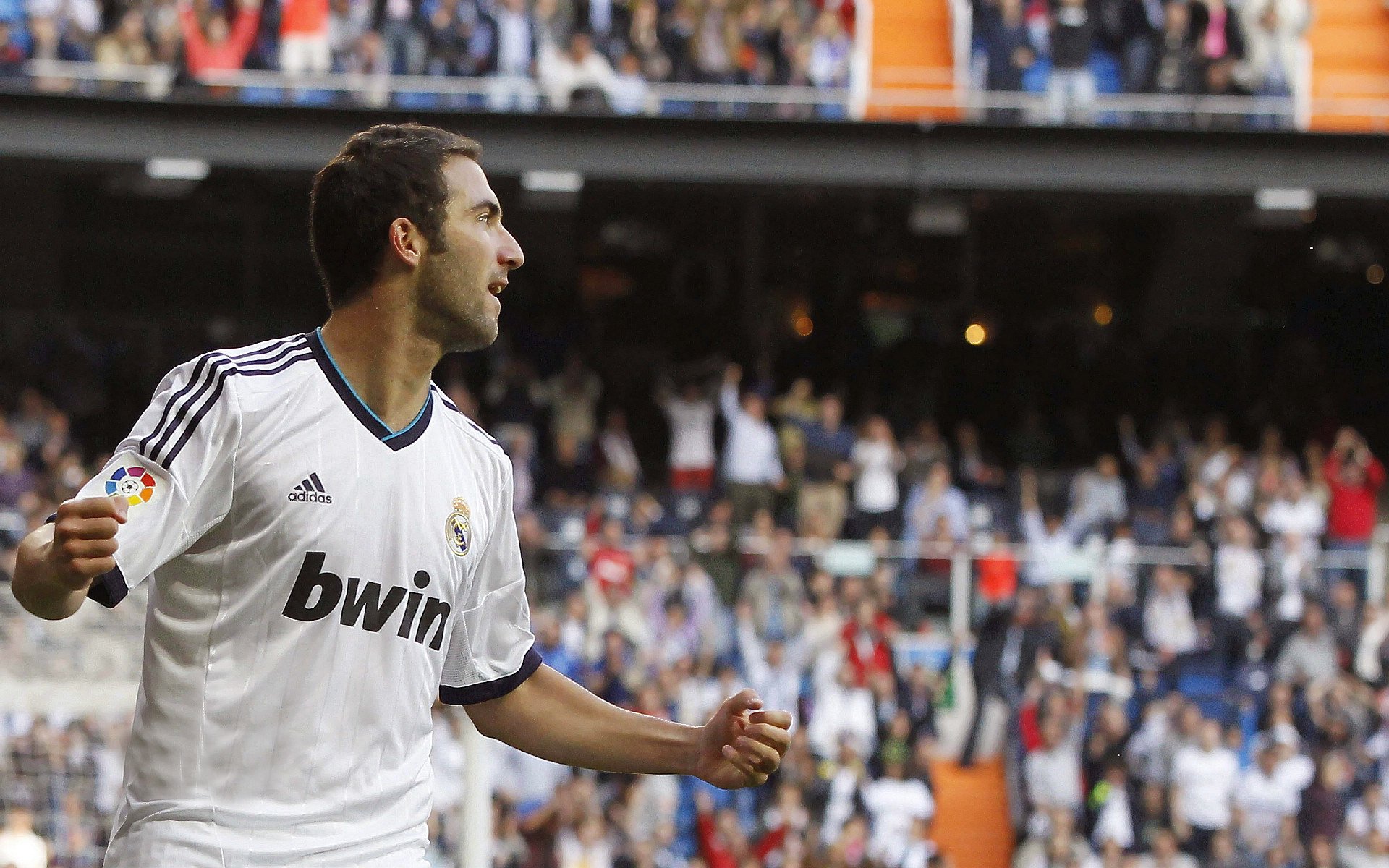 凯特·道格拉斯在压力中展现冠军风范，道格拉斯凯尔纳媒介奇观