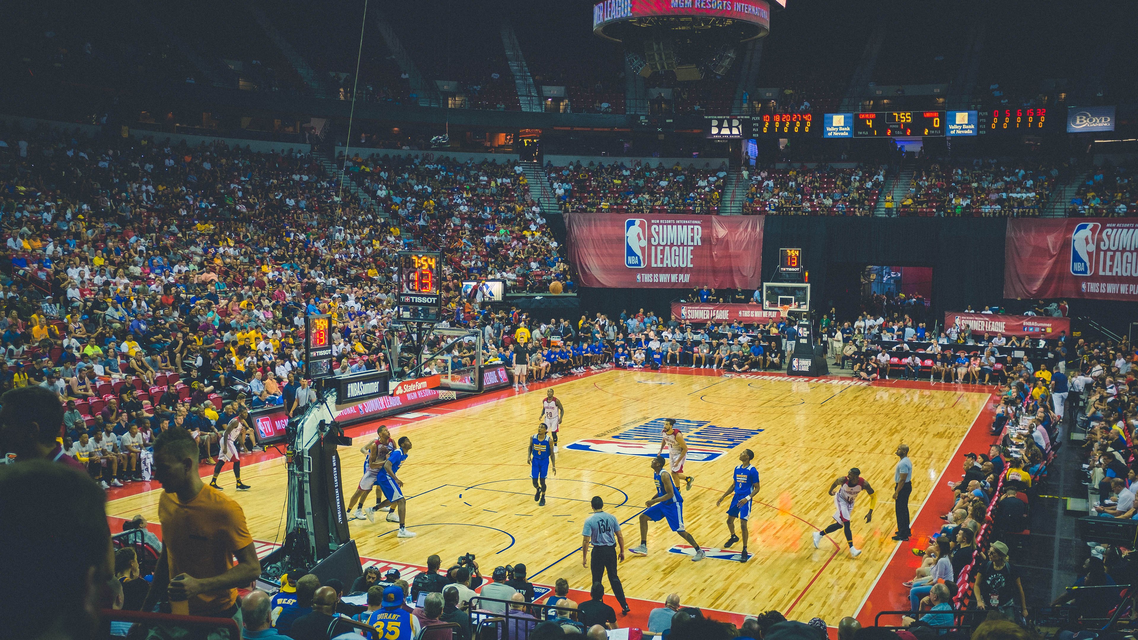 勇士训练后全队合唱放松情绪，勇士队音乐